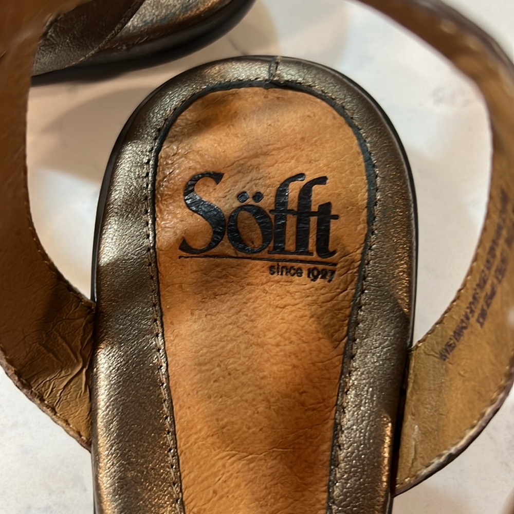 Sofft bronze comfort sandals, size 8 - Picture 6 of 16